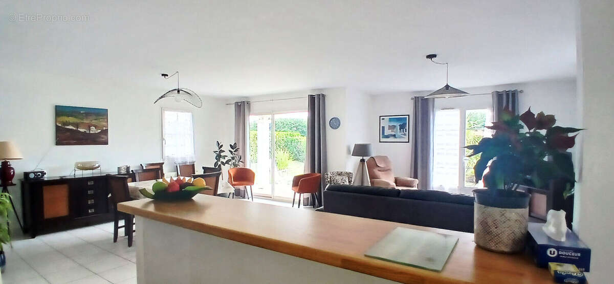 PLAIN PIED  122 m² et garage - Saint Sulpice De Royan 5 pièce(s) sur  679m² - photo 3