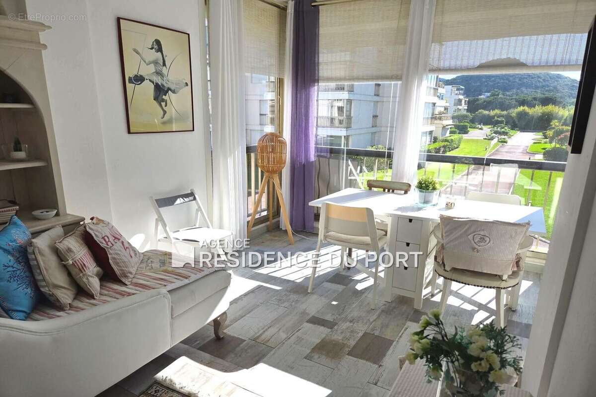 Appartement à MANDELIEU-LA-NAPOULE