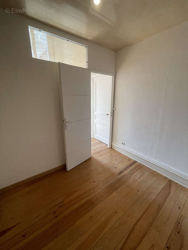 Appartement à SAINT-GENEST-LERPT