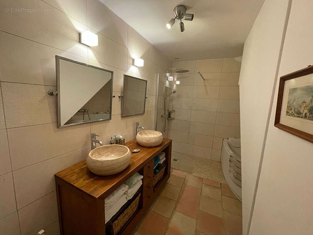 Maison à LA ROQUE-D'ANTHERON