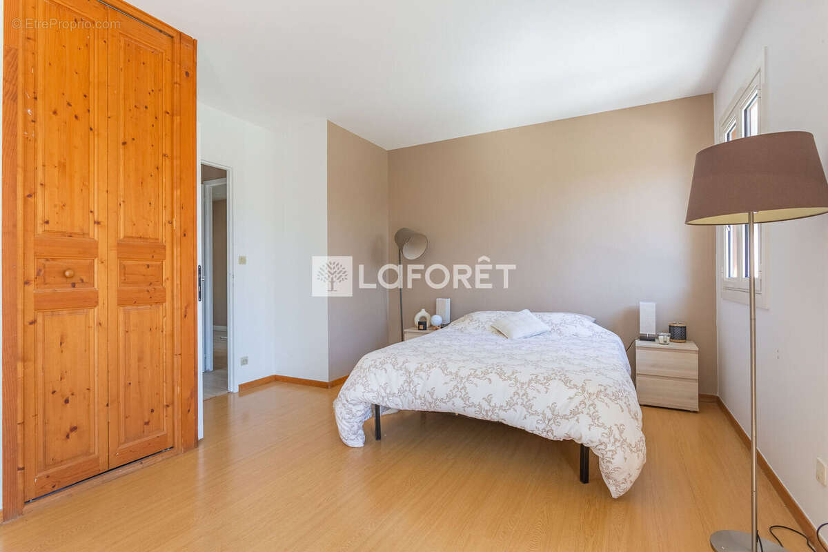 Maison à VARENNES-JARCY