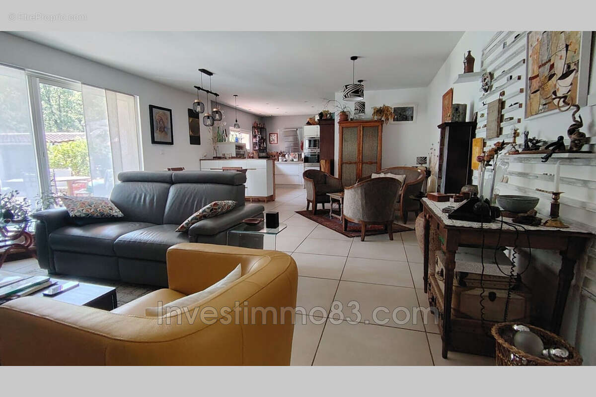 Maison 261 m² à Neoules  - photo 7