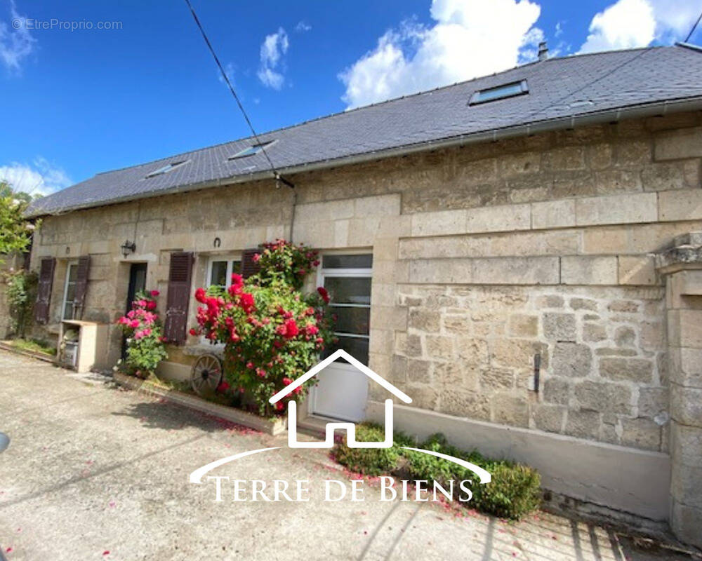 Maison à VEZAPONIN