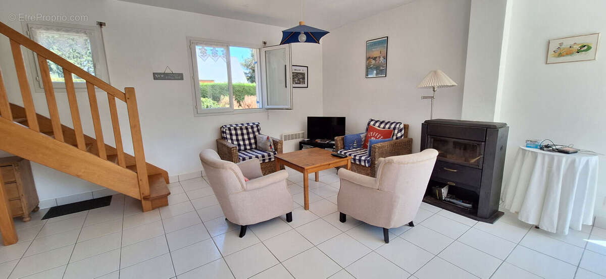 Fouesnant, Jolie maison de 4 chambres, sur un beau terrain arboré de 2000 m² ! - photo 4
