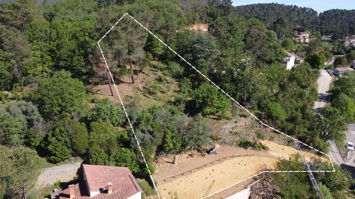 Terrain à SAINT-JEAN-DU-PIN