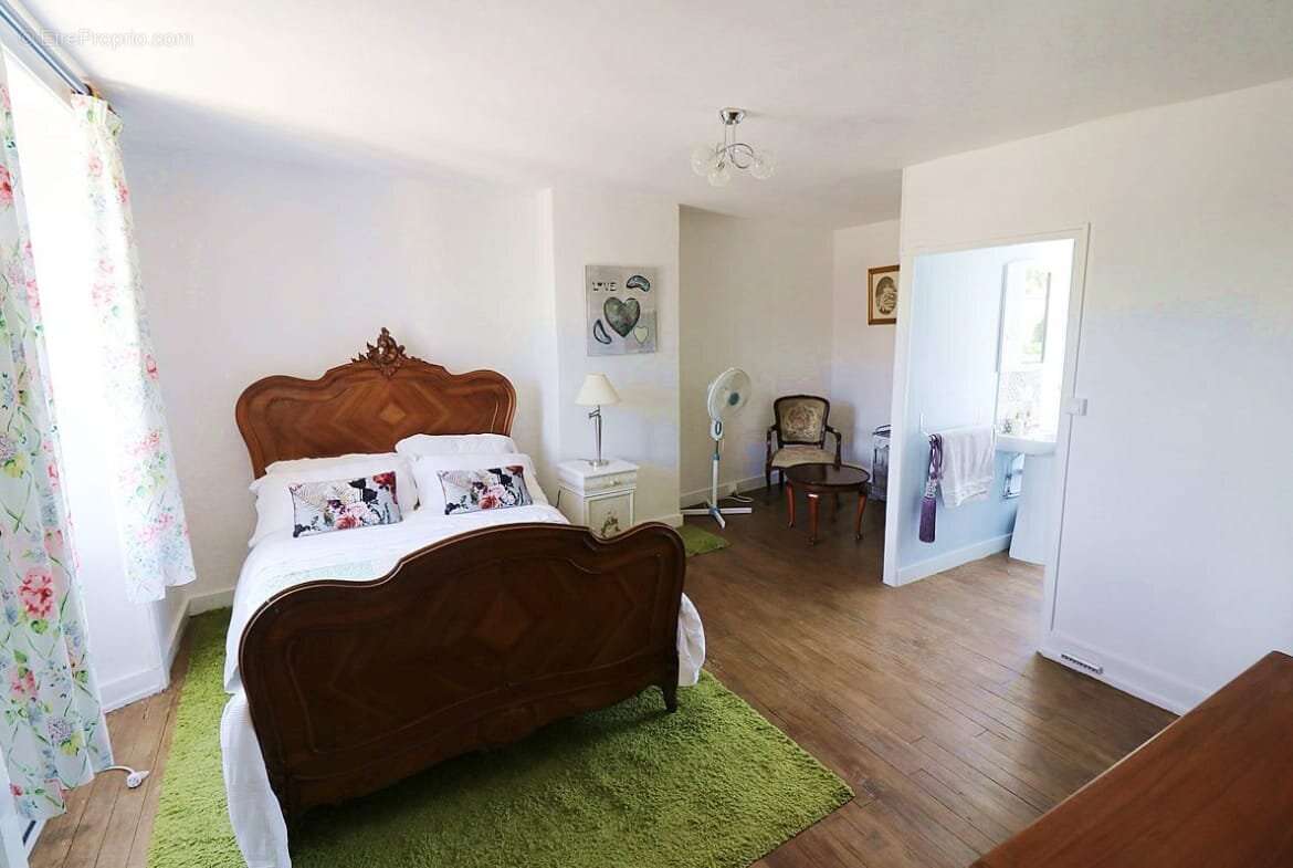 Maison à ORADOUR-SUR-VAYRES