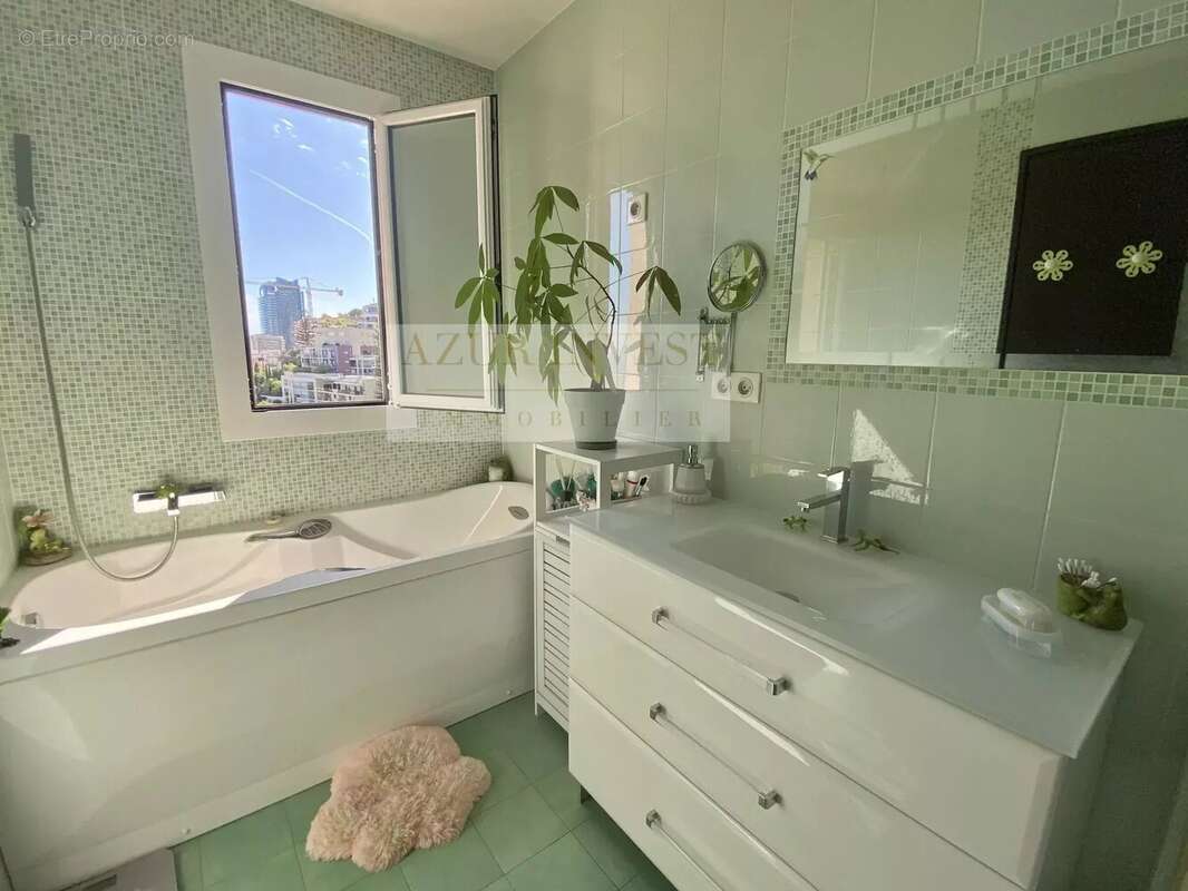 Appartement à ROQUEBRUNE-CAP-MARTIN