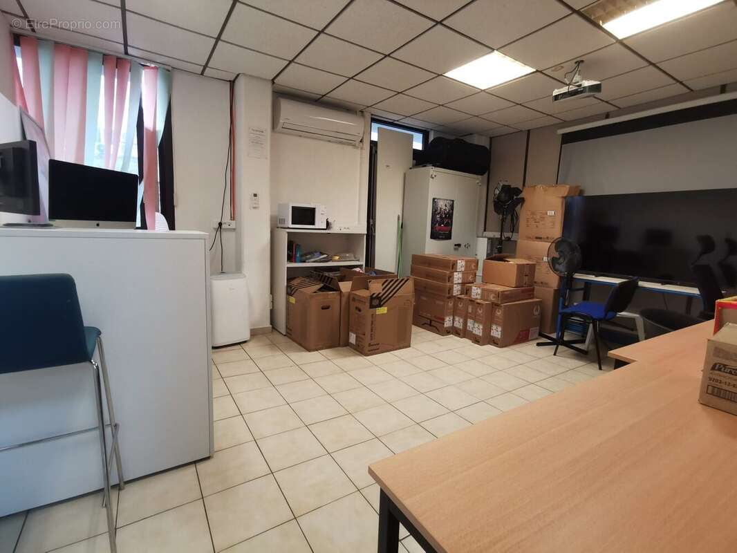 Commerce 180 m² à Le Lamentin  - photo 5
