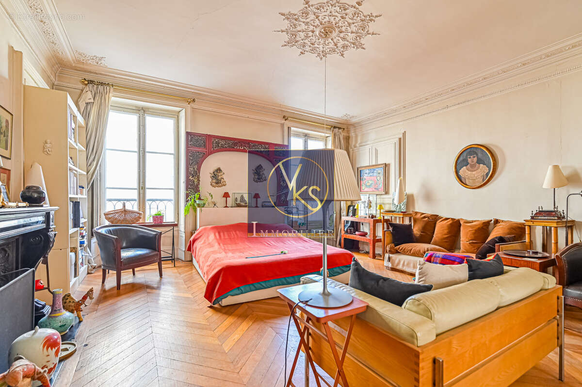 Appartement à PARIS-1E