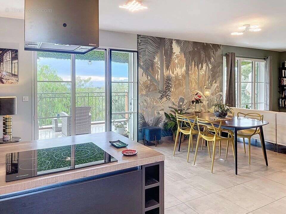 Appartement à ROQUEFORT-LES-PINS