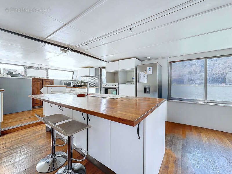 Péniche habitation - 5 chambres - 180 m² - Confluence - RP ou Locatif - photo 9