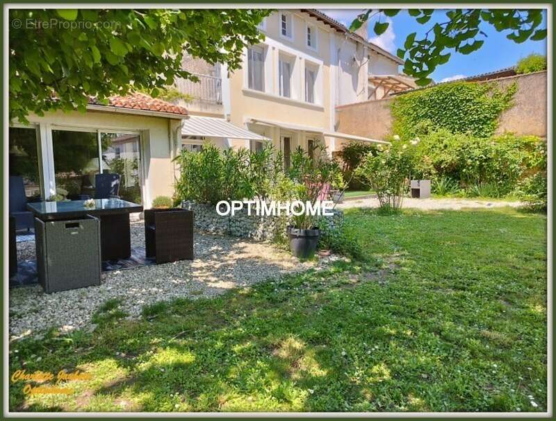 Maison à BLANZAC-PORCHERESSE