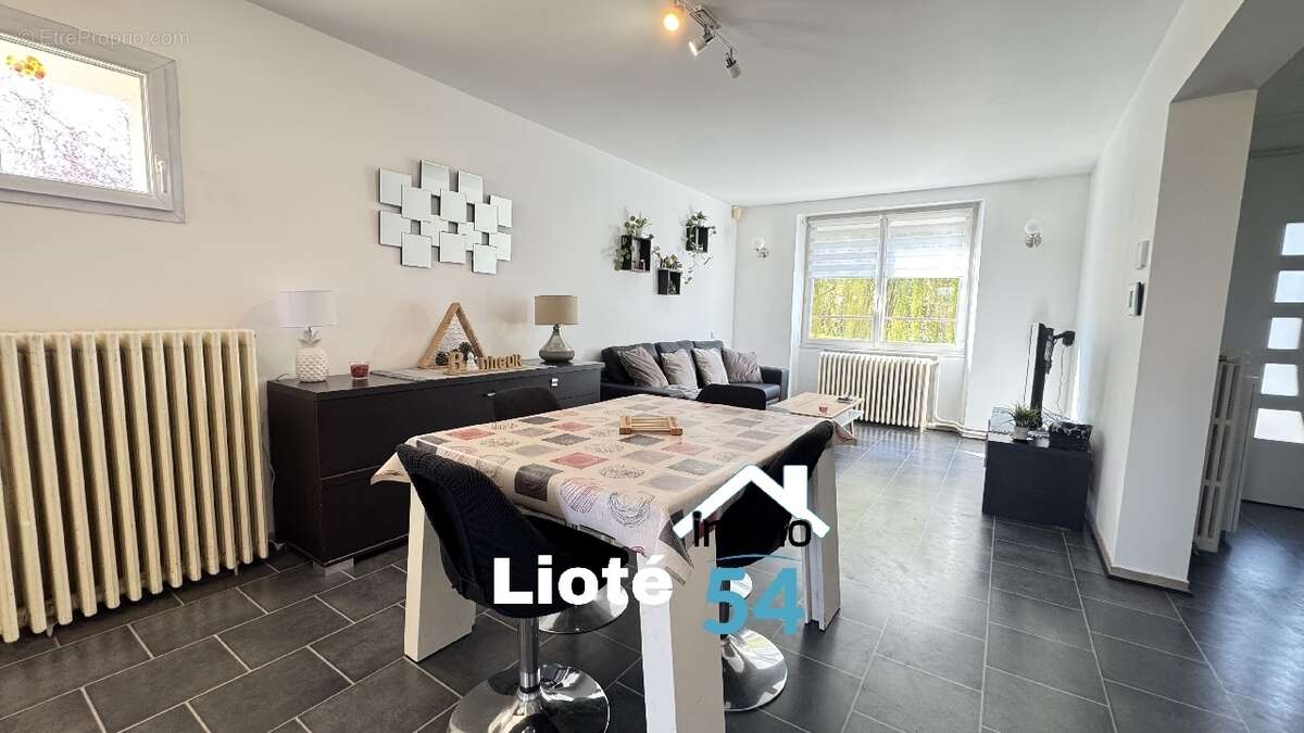 Maison à ROSIERES-AUX-SALINES