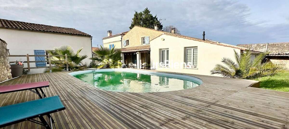 Maison à SAINT-ROMAIN-DE-BENET