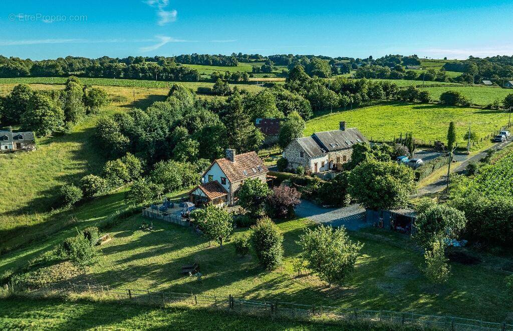 Maison à SAINT-HILAIRE-DU-HARCOUET