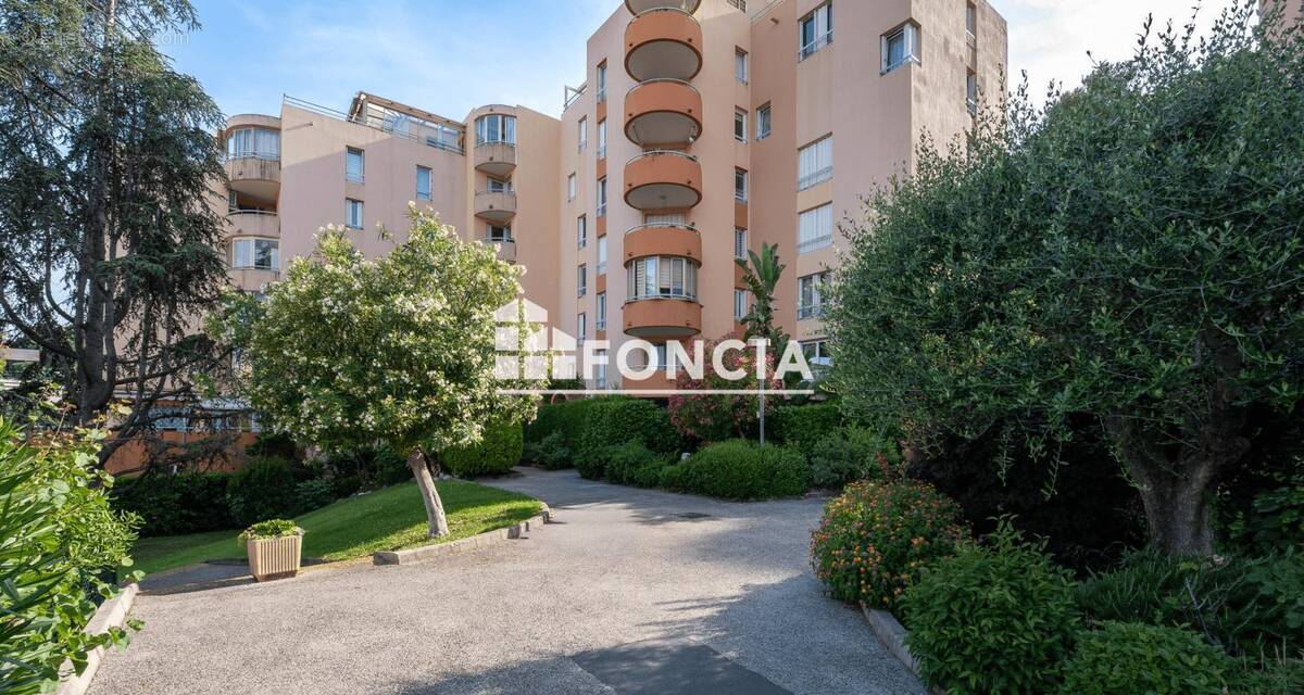 Appartement à SAINT-LAURENT-DU-VAR