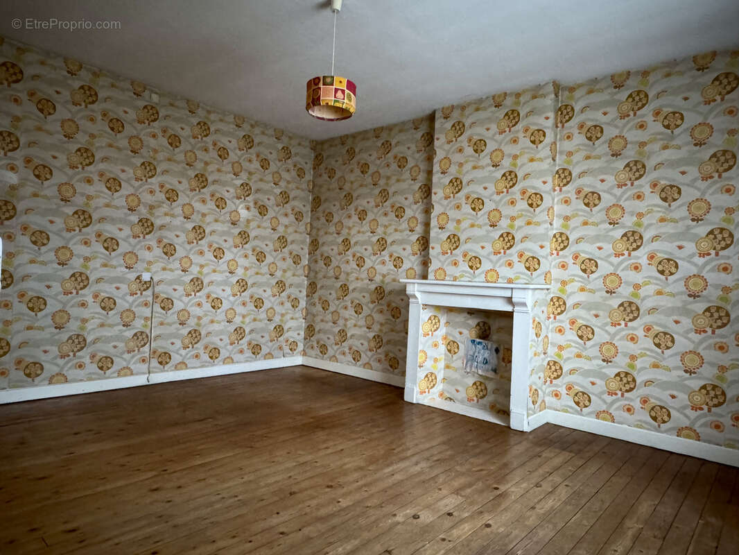 Maison à CROISILLES