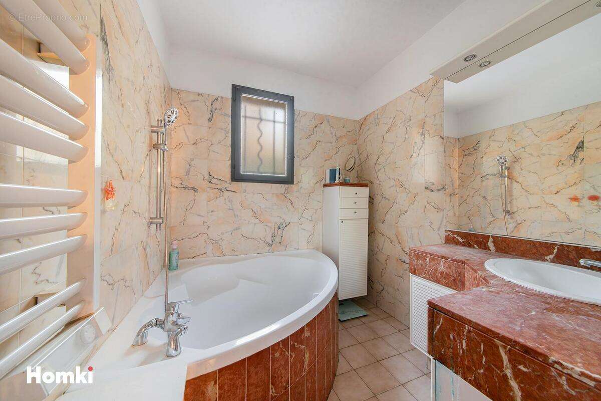 Maison à LE THOLONET