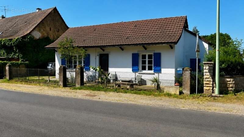 Exclusivité Capifrance – Maison individuelle de 101 m² et sa dépendance aménageable de 25 m² – Grand terrain clos de 1 980 m² av - photo 2