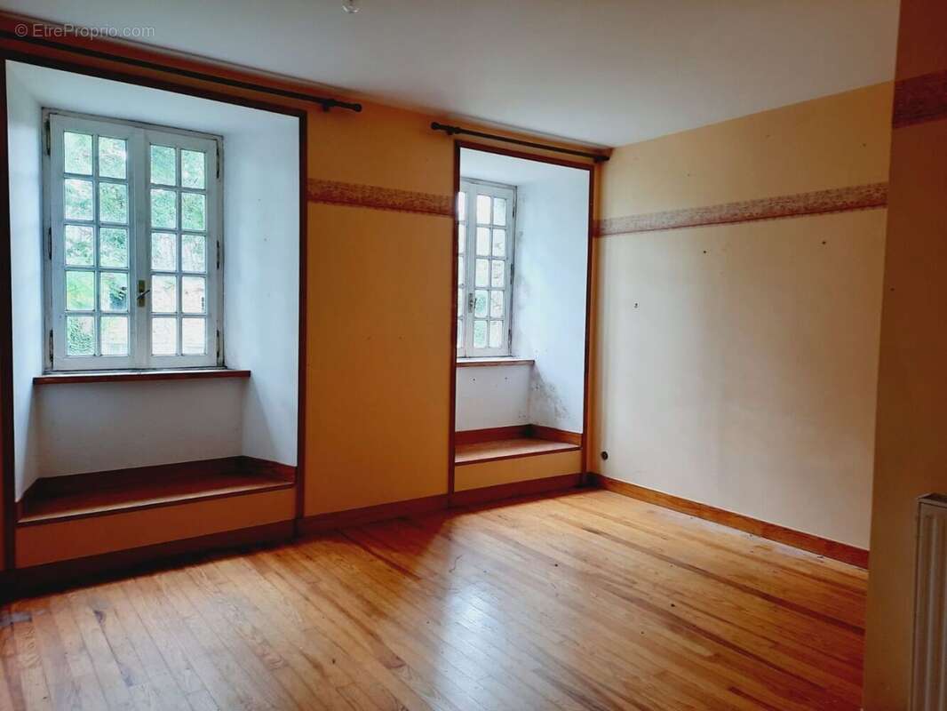 Maison à HAUTEVILLE-LA-GUICHARD