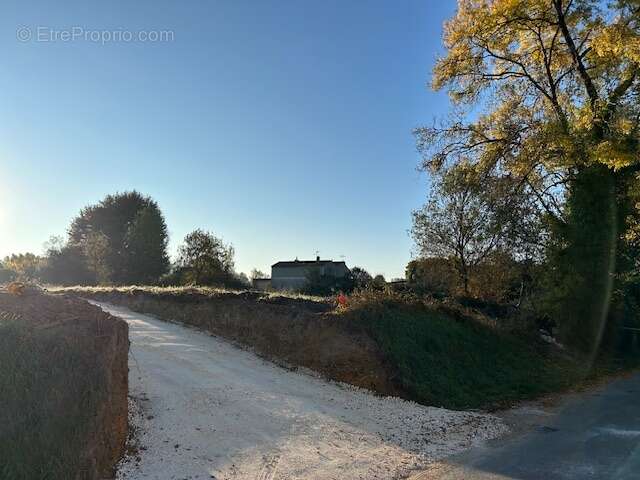 Terrain à SAINT-SULPICE-ET-CAMEYRAC