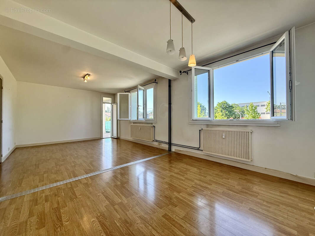 Appartement à ROMANS-SUR-ISERE