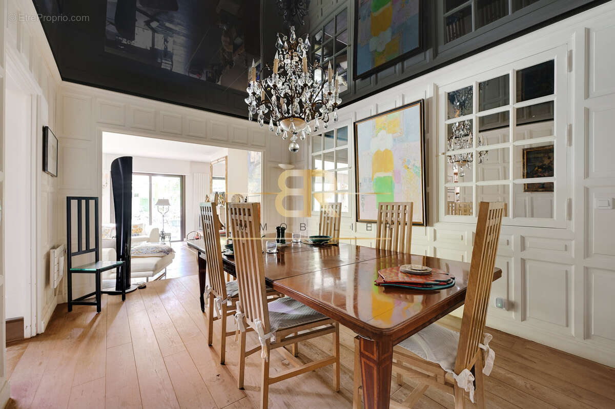 Maison à NEUILLY-SUR-SEINE