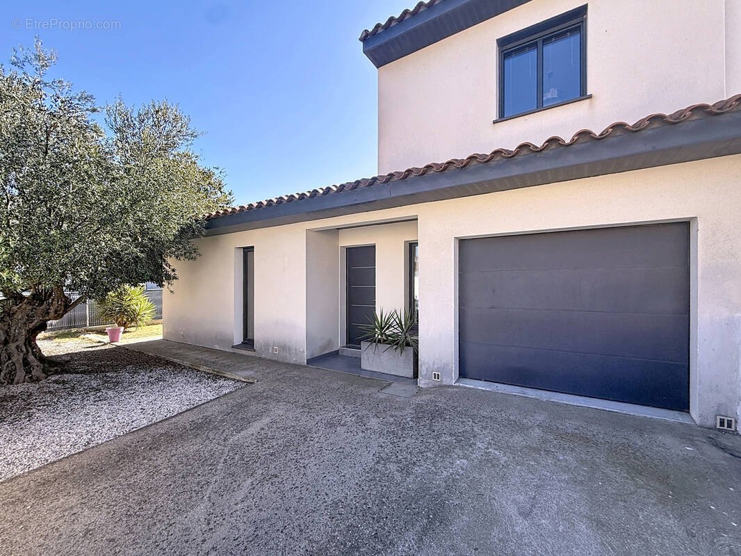 Maison à PEZILLA-LA-RIVIERE