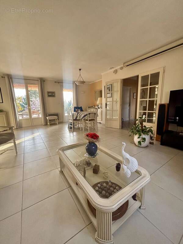 Maison à TOURRETTES