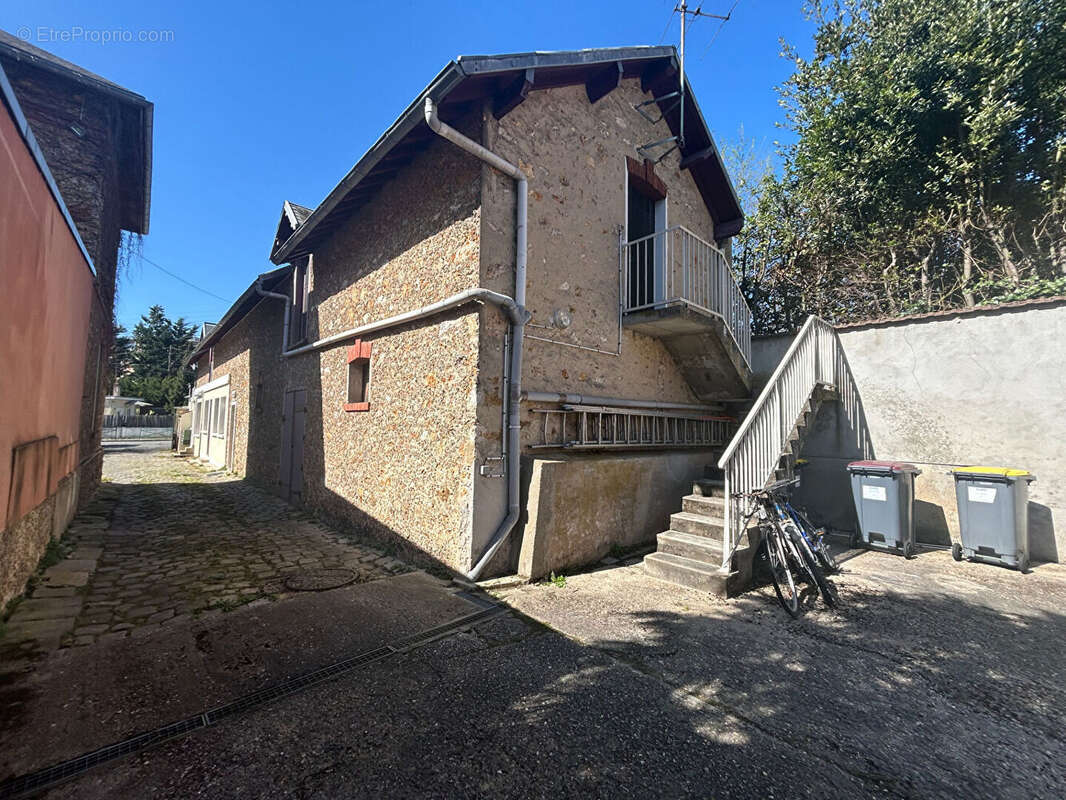 Immeuble 170m² à orsay - photo 2