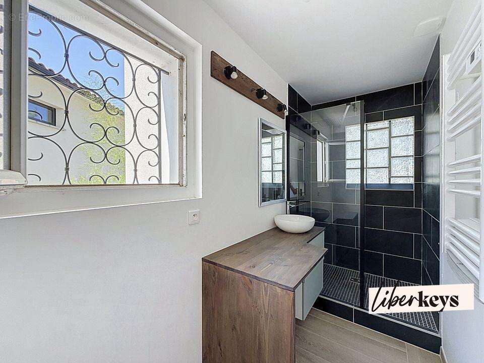 Magnifique T3 au rez-de-jardin – Résidence d'architecte des années 60 - photo 12