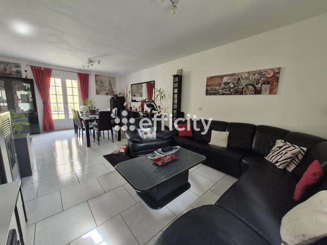 Maison à CHAILLAC-SUR-VIENNE