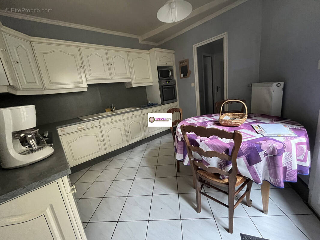 Maison à LE MELE-SUR-SARTHE