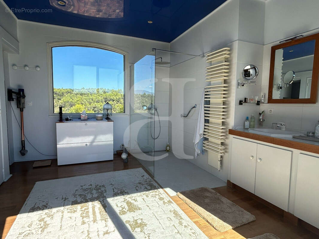 Maison à PERNES-LES-FONTAINES