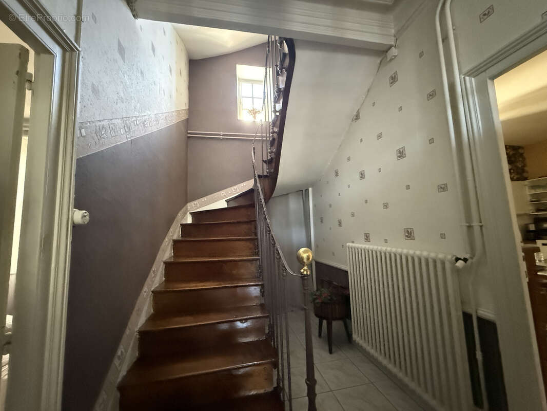 Maison de village et dépendances - photo 9