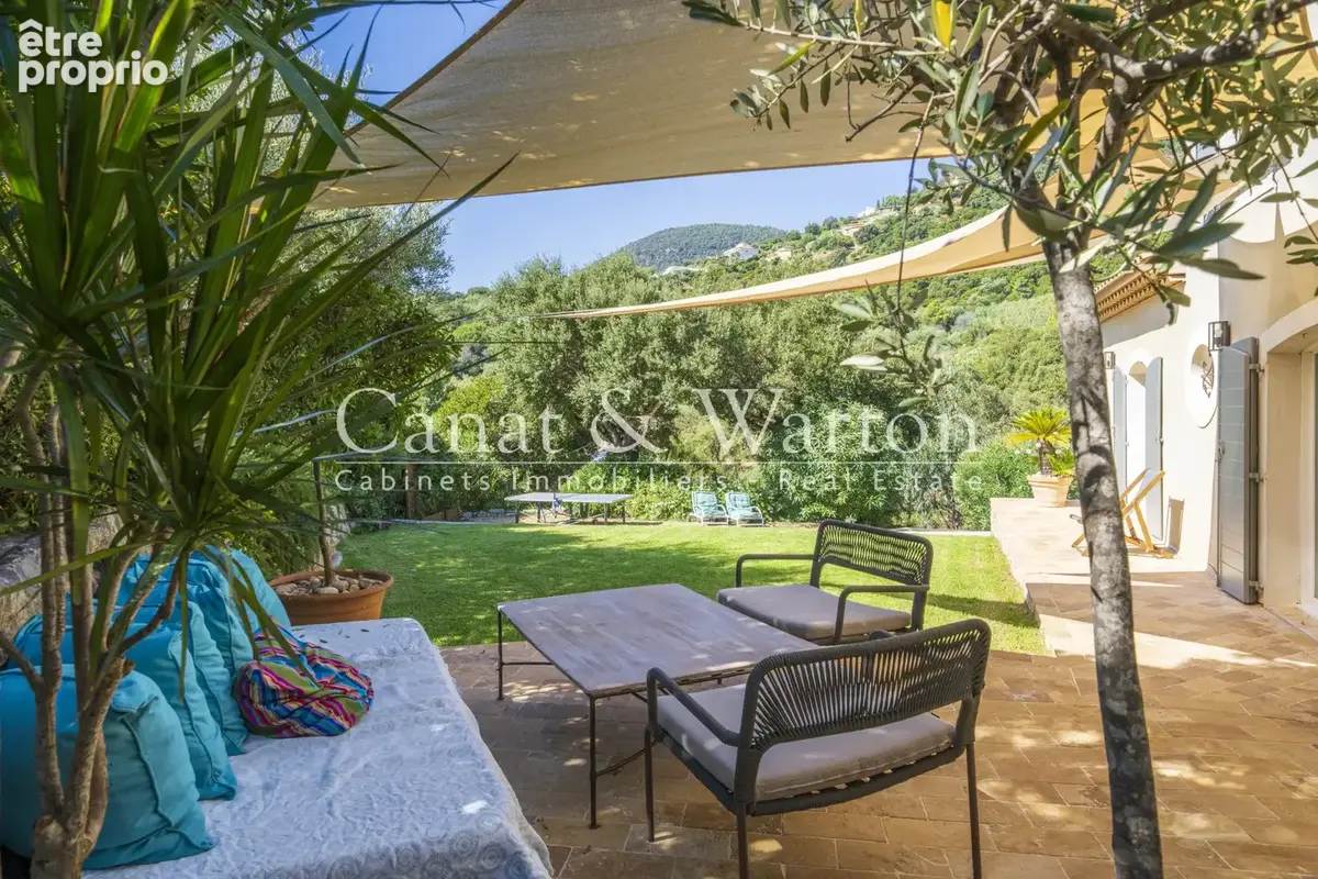 Au calme dans la verdure: villa récente à cavalaire avec piscine - photo 3