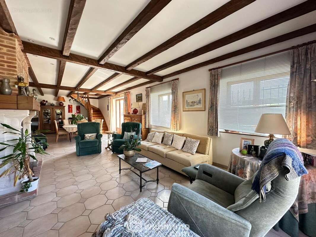 Toutes les fenêtres sont en double vitrage - Maison à BRUYERES-ET-MONTBERAULT