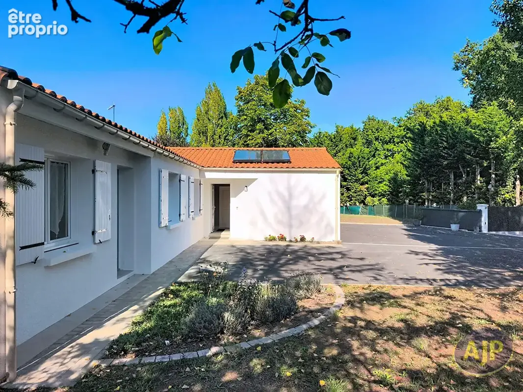 Maison Montaigu Vendee 6 pièce(s) 134 m2 - photo 14