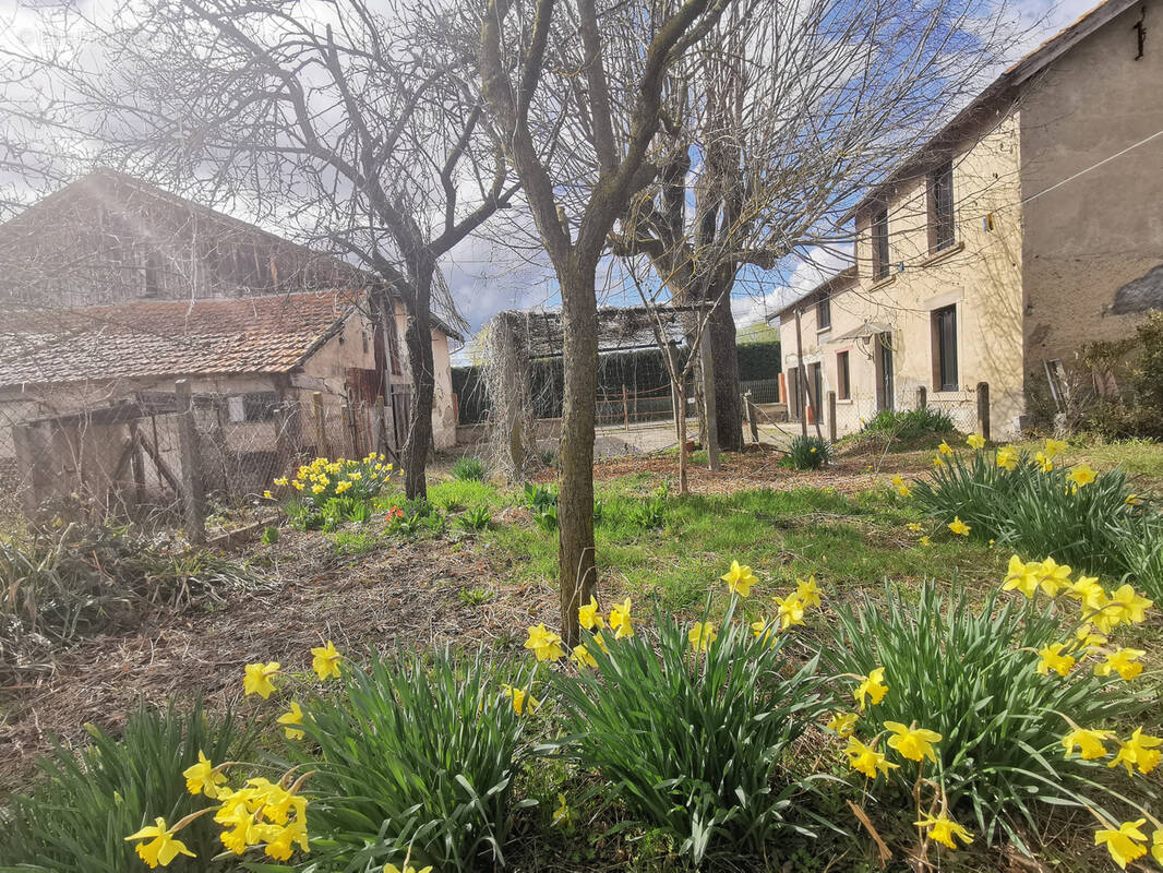 Maison à SAINT-CLEMENT-DE-REGNAT