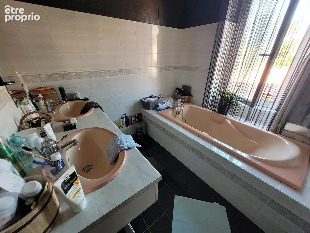 Superbe maison bourgeoise avec annexe, jardin et piscine. - photo 17