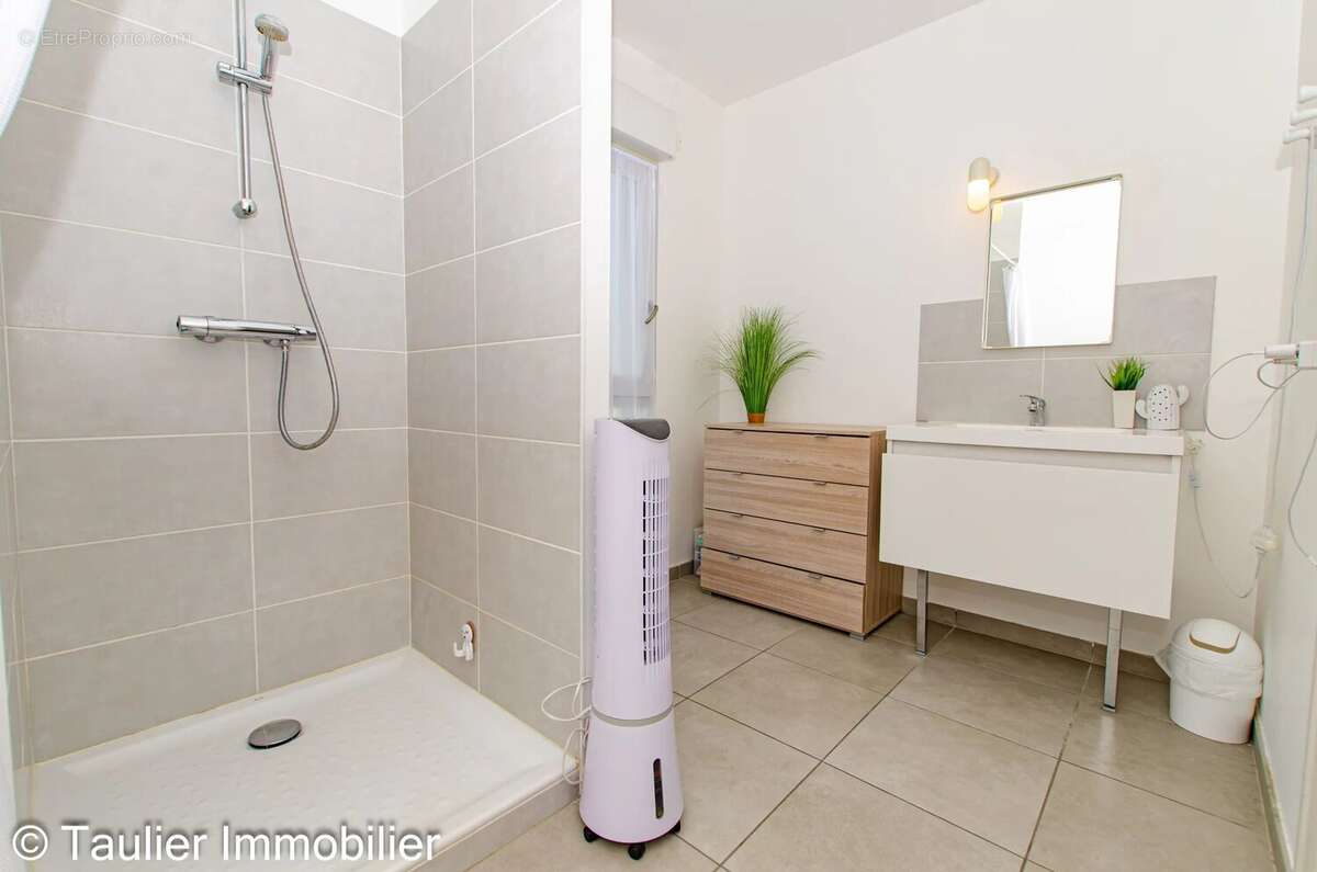 Maison T4 de 2020, chambre et salle d'eau au rdc - photo 15