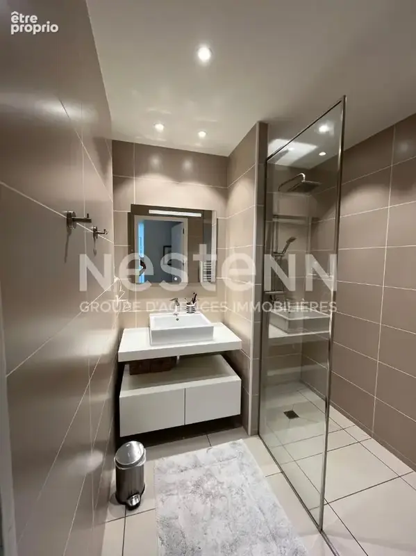 Appartement 3 pièces de 74 m2 situé en bordure de mer au centre du village, à l'entrée du port. - photo 17
