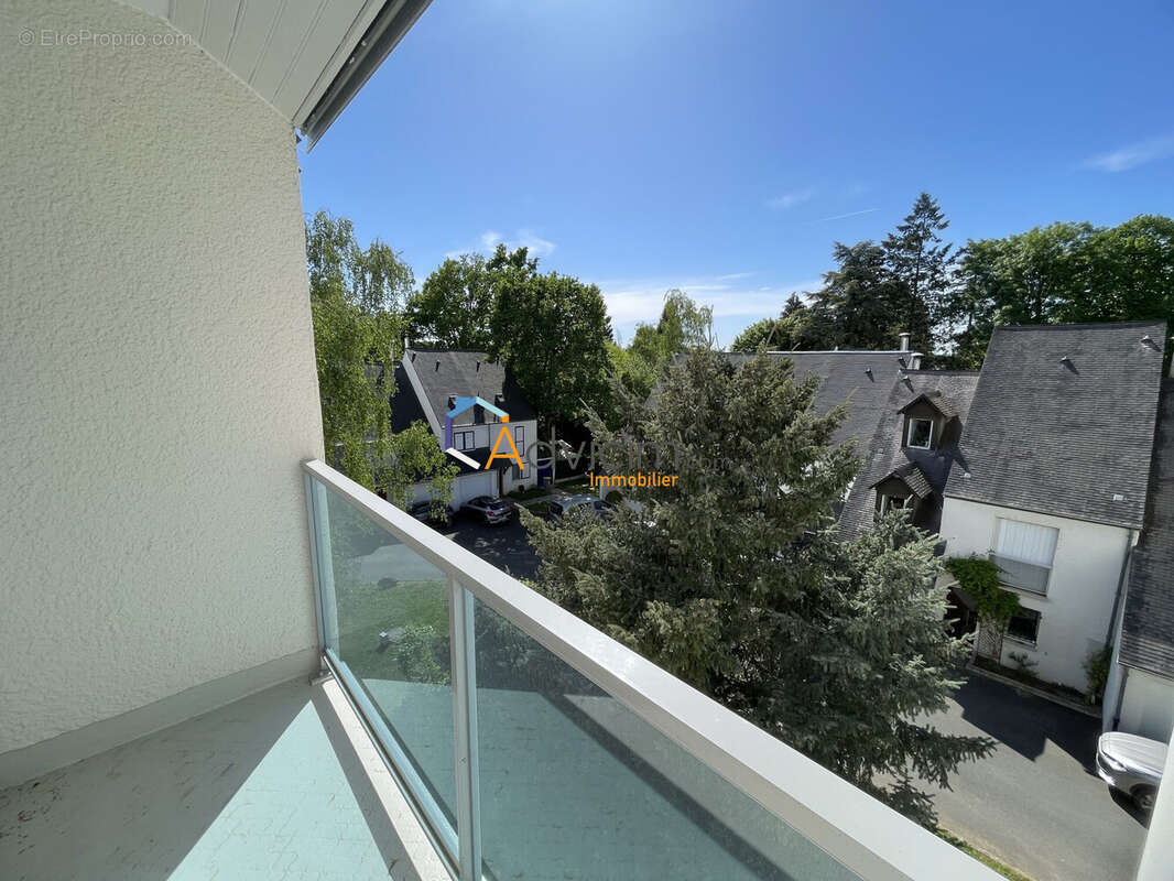 Vue pièce à vivre - Appartement à OLIVET