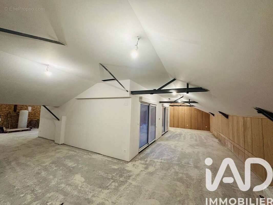 Appartement 750 m² à Arveyres  - photo 4