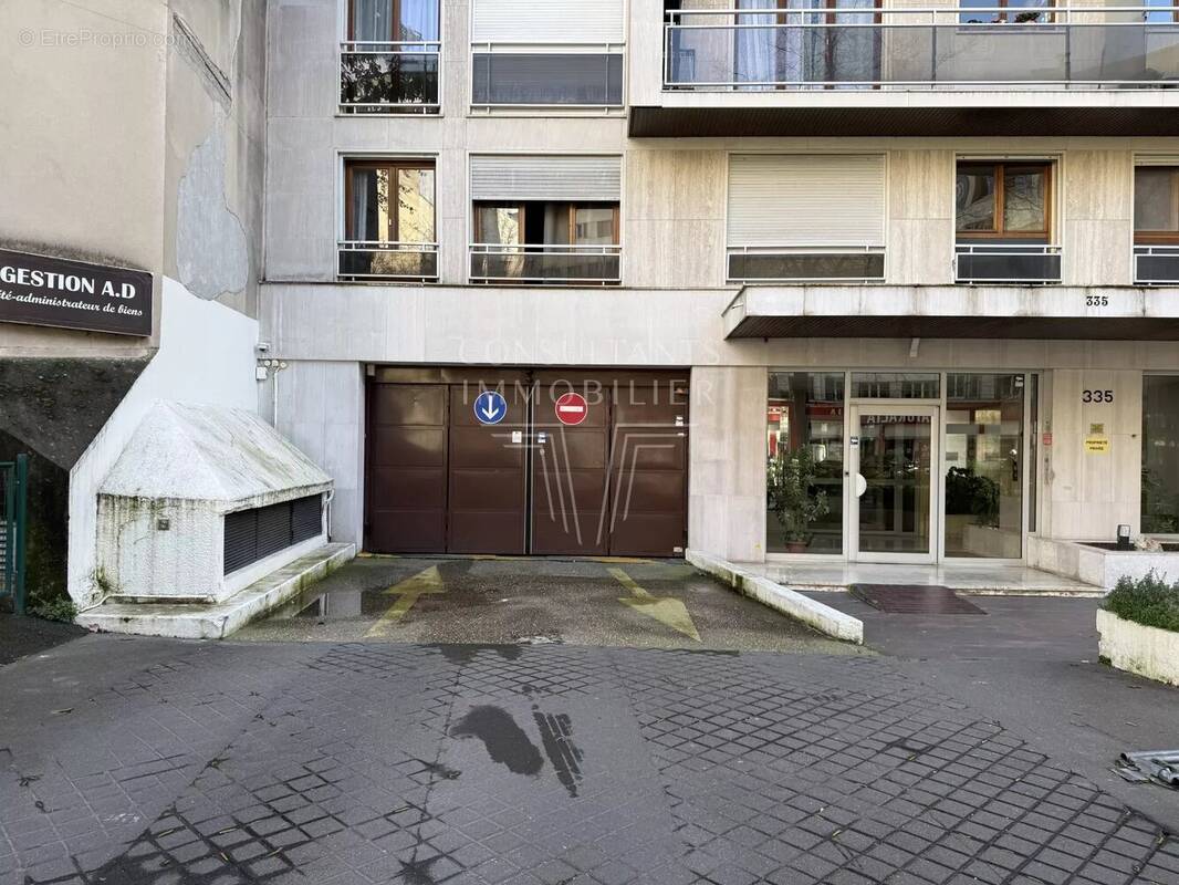 Parking à PARIS-15E