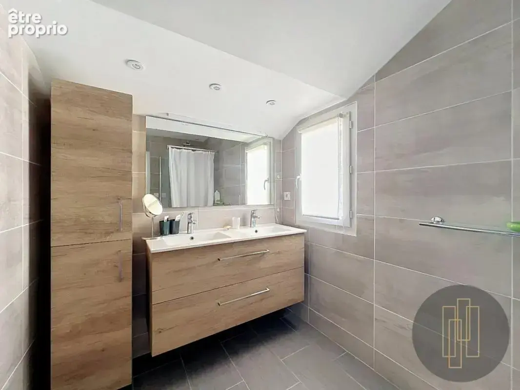Exclusivité - Maison de ville avec pation - T4 110,64 m² avec patio de 16 m², trois chambres et garage - photo 7