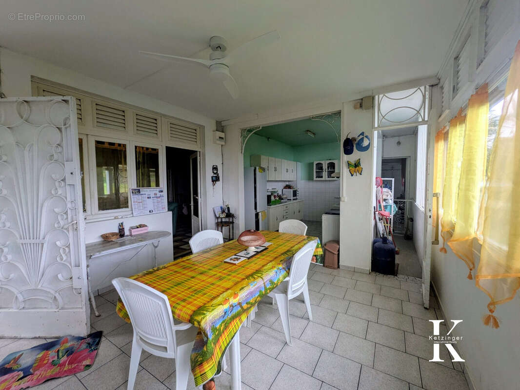 Maison 150 m² à Saint-Claude  - photo 5