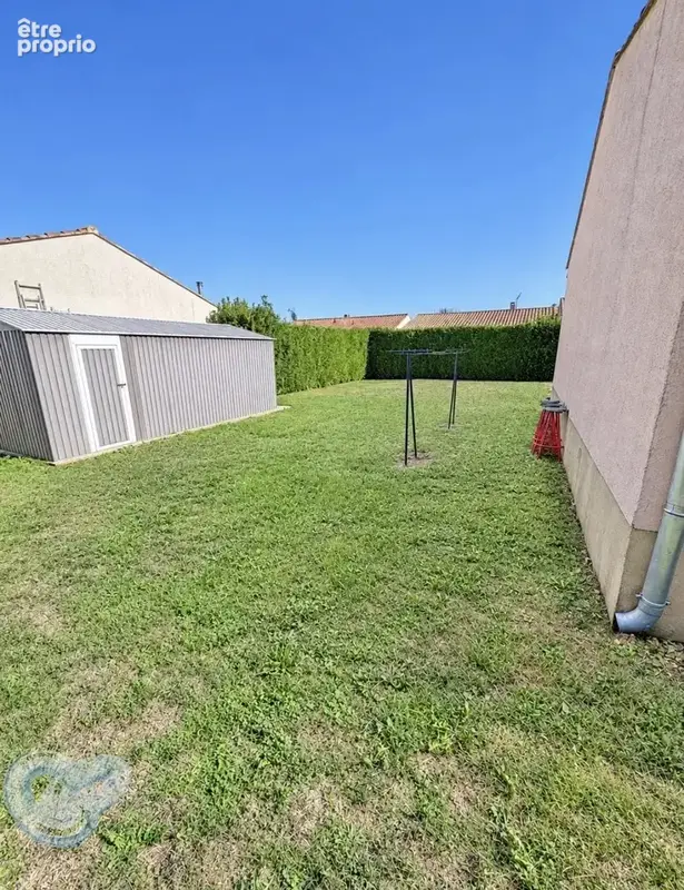 ST CHRISTOL - Maison de plain-pied de 86 m² habitables sur terrain de 930 m² avec garage attenant - - photo 14