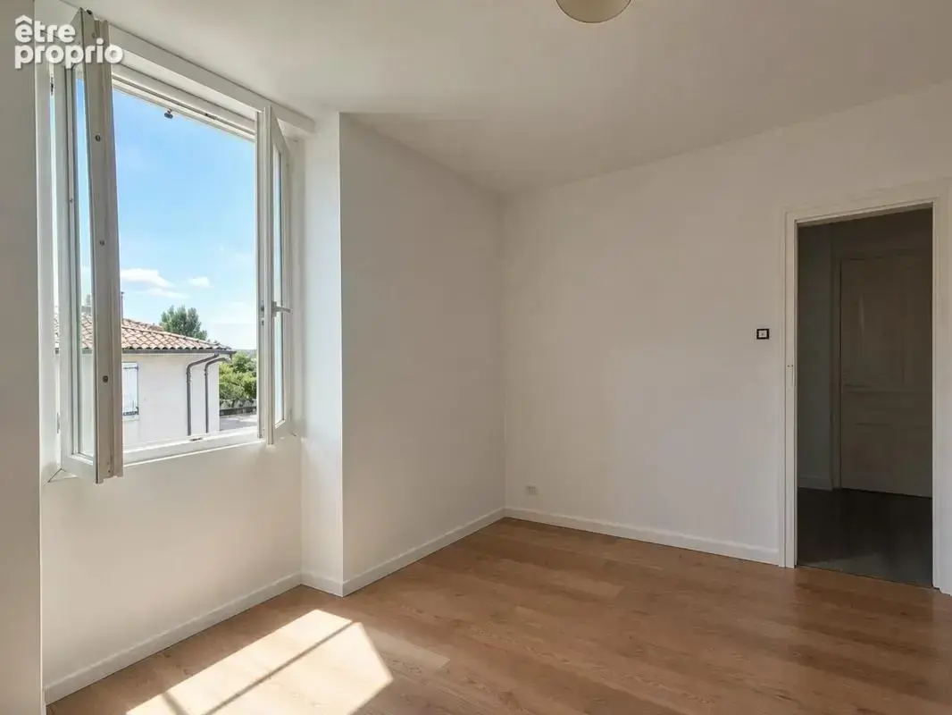 Maison à rénover - 7 pièces - 160 m² - Jarnac centre-ville - photo 4