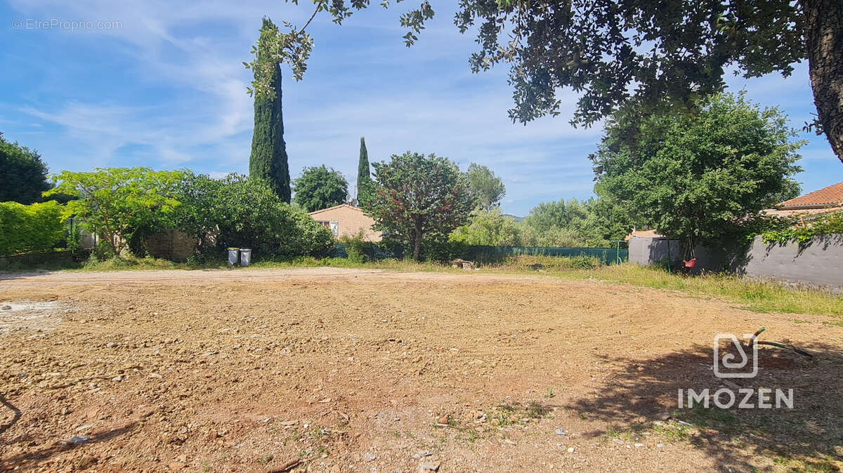Terrain à LA CELLE